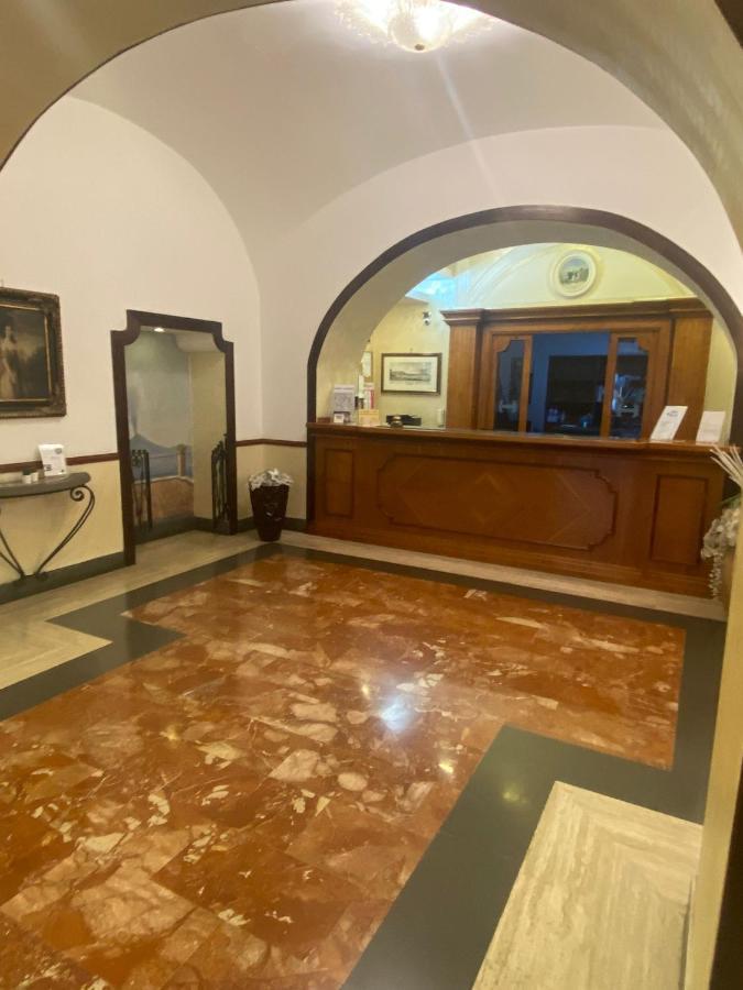 Hotel La Pace Napoli Exterior foto