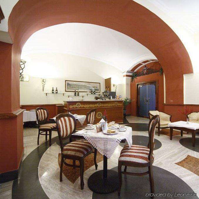 Hotel La Pace Napoli Restaurant foto