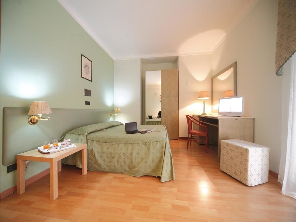 Hotel La Pace Napoli Cameră foto