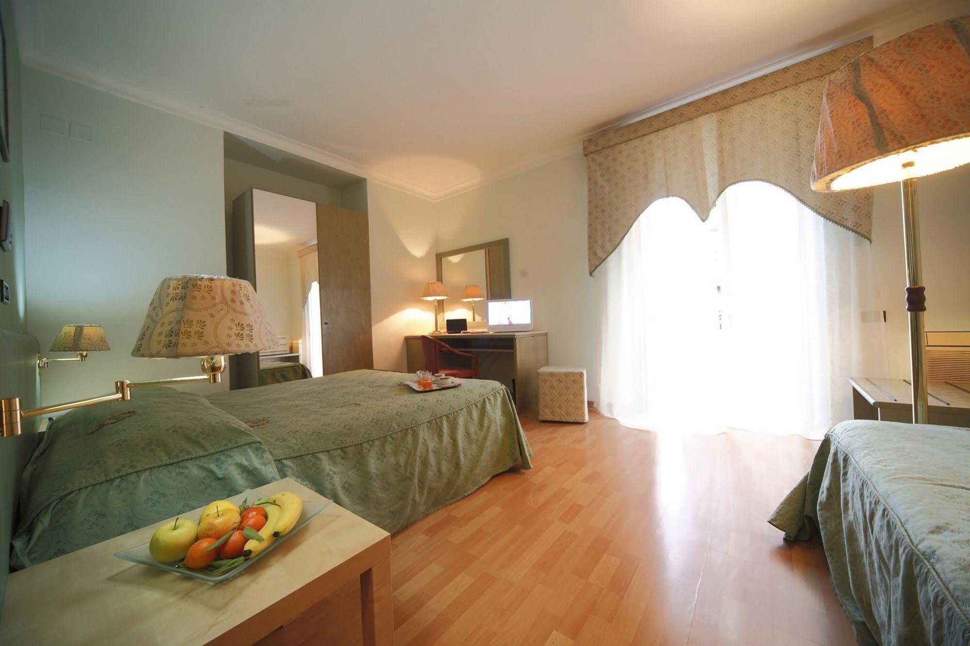 Hotel La Pace Napoli Cameră foto